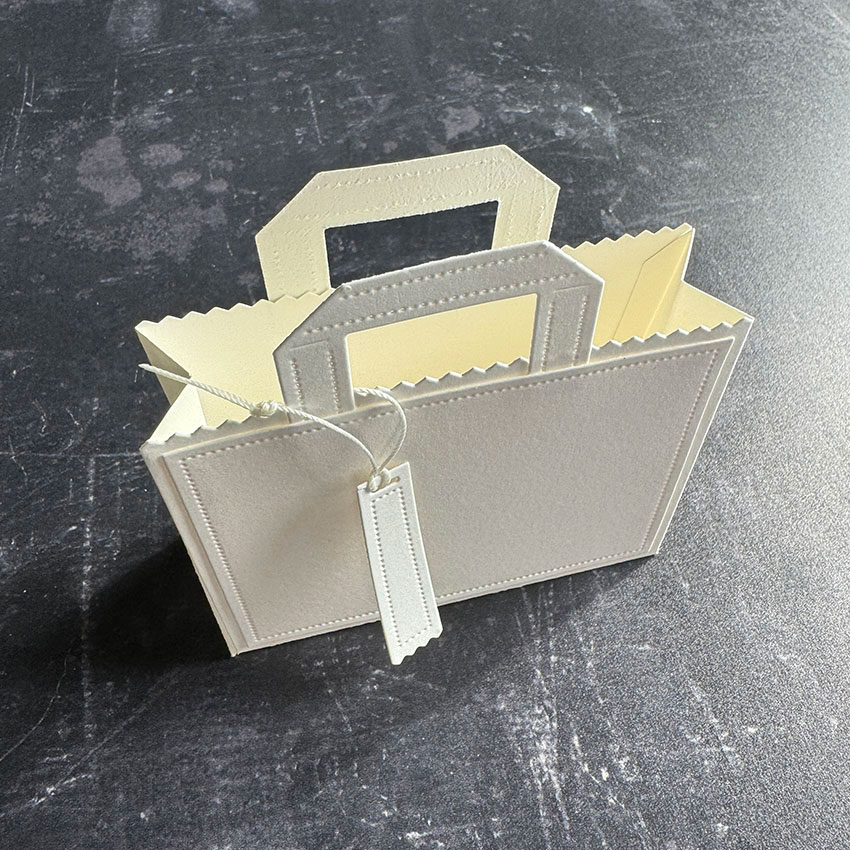 3Dクリスマスギフトバッグタグオーナメント、ストライプコンボ - Candle Sachet のレビューと価格